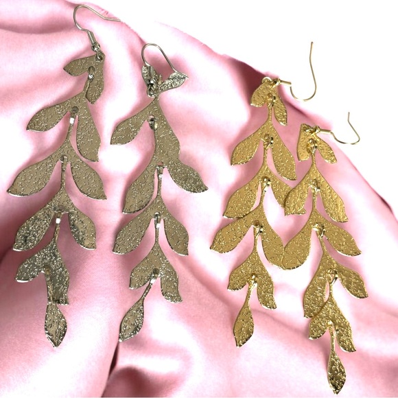 HOST PICK 2024 LOOKBOOK POSH PARTY!! GOLD/SILVER LEAF DROP EARRINGS - Picture 2 of 10